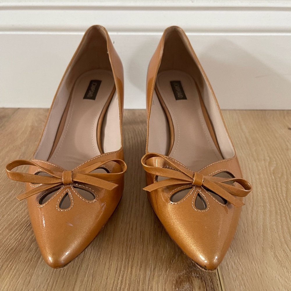 Joan & David kitten heel